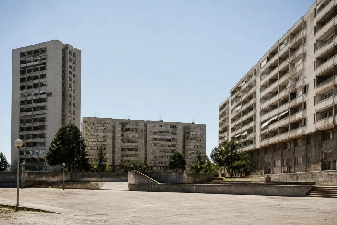 Les rosiers marseille : vue extérieure de la cité des Rosiers à Marseille, grand ensemble d’après-guerre