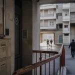 Les rosiers marseille : entrée d’immeuble, cour et boîtes aux lettres ternies