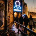 Boite de nuit Marseille Vieux Port : club et néons au quai