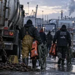 Blocage d'un dépôt pétrolier à Fos-sur-Mer par des pêcheurs en colère