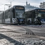 Collision entre un bus 72 et le tramway T2 : trafic perturbé à Marseille