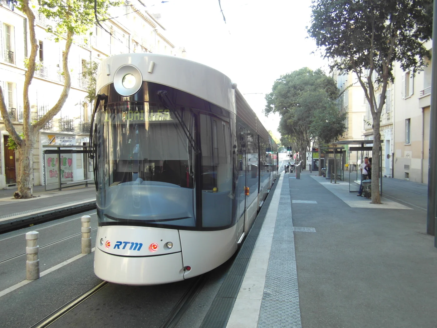 Le tramway sur le boulevard Chave, dans le 5e arrondissement