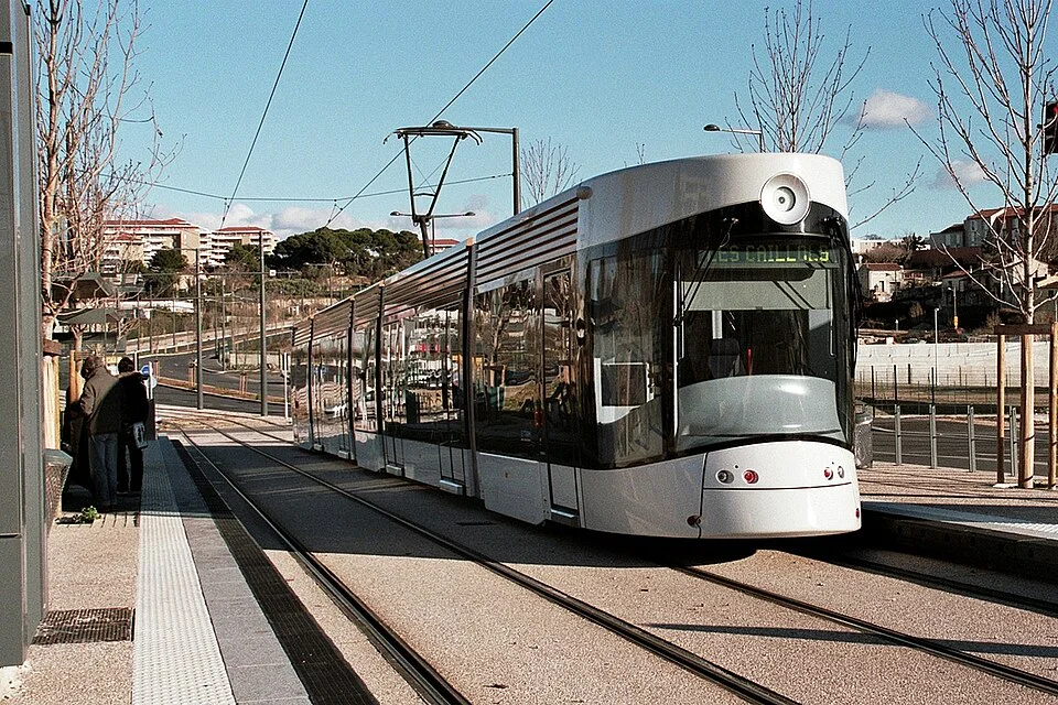 Un tram à la station La Boiseraie, dans le 12e arrondissement
